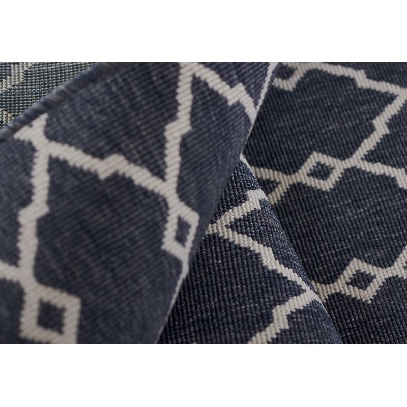 Tapis intérieur / extérieur bleu / blanc Yepez, Rectangle 1 pi 8 po x 3 pi 7 po