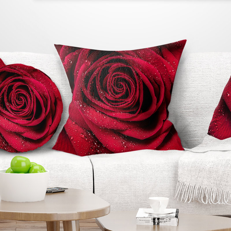 Coussin floral avec gouttelettes de pluie de roses, 18 po x 18 po, Coussin décoratif