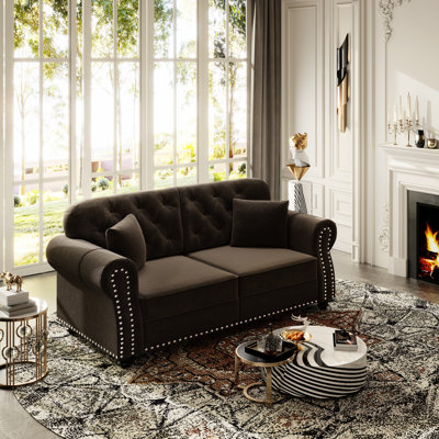 Canapé Chesterfield de 63 po en velours avec garniture cloutée et accoudoirs roulés, canapé de style Mid-Century moderne capitonné, comprenant 2 coussins