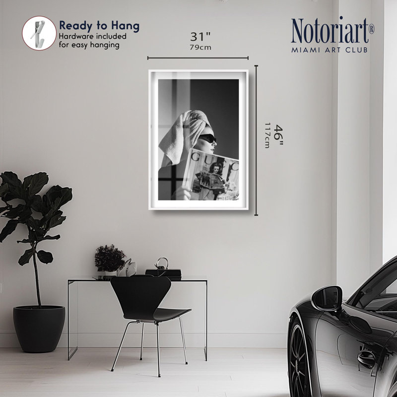 «Just Ignorer you Shadowbox Print» par Notoriart, H 46 po x l 31 po, Blanc