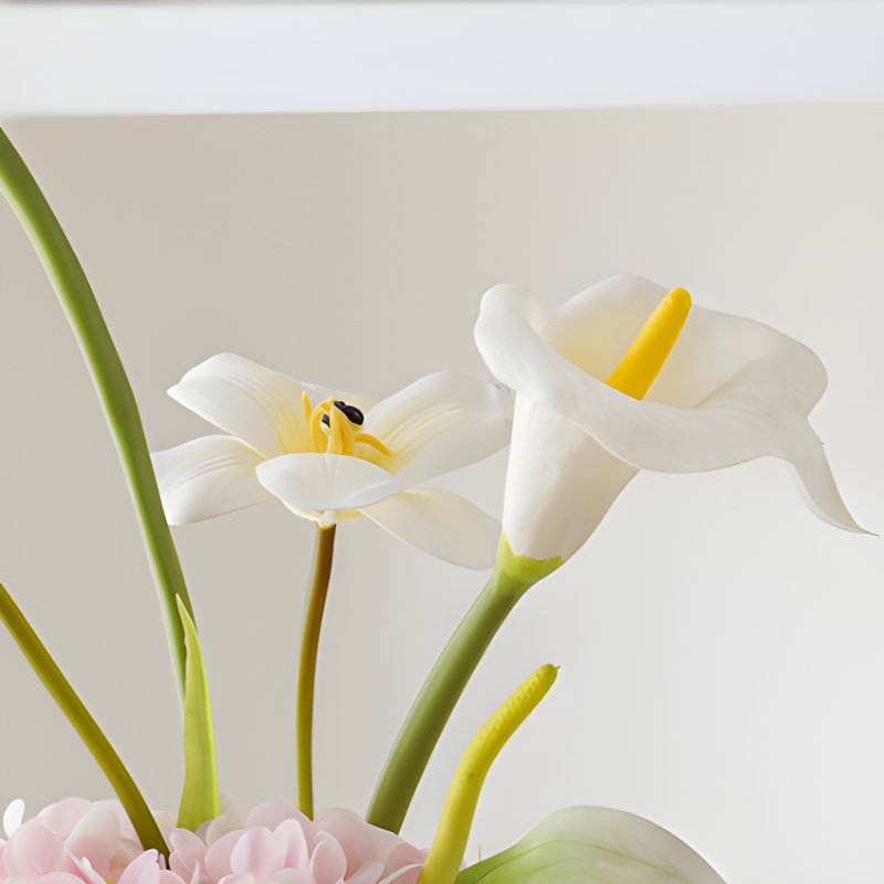 Ornements de fleurs simulées