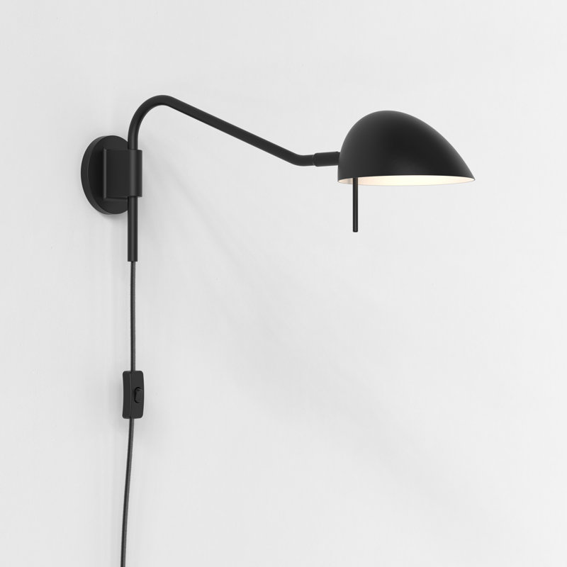 Serge 1 - Light Armed Sconce, Matte Black