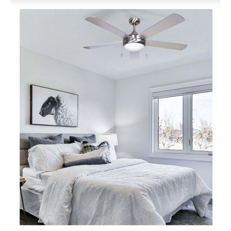 Ventilateur de plafond standard à 5 pales de 52 po avec commande murale et ensemble d'éclairage inclus