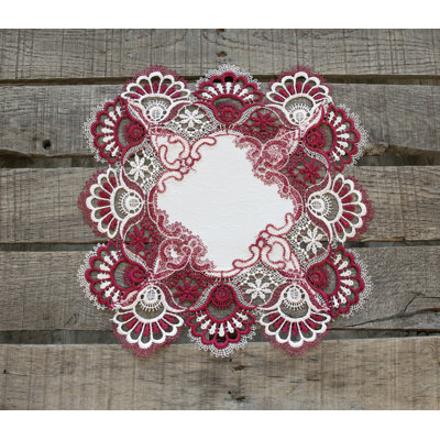 Napperon en dentelle européenne bordeaux et blanche (14 po²)