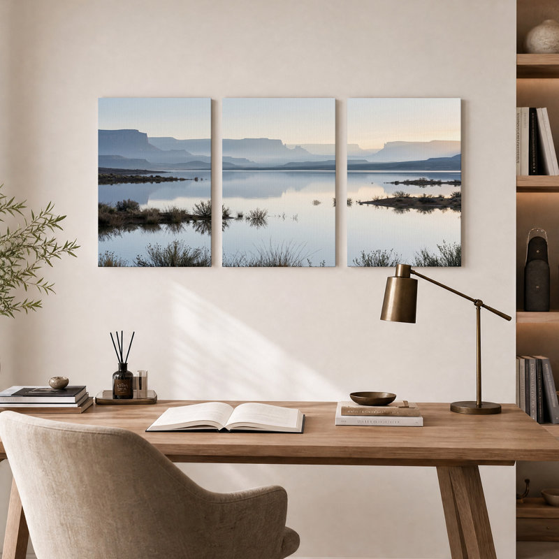 Ensemble de 3 toiles murales représentant un lac calme reflétant les montagnes brumeuses de Mesa, 18"H x 12"W x 3pcs