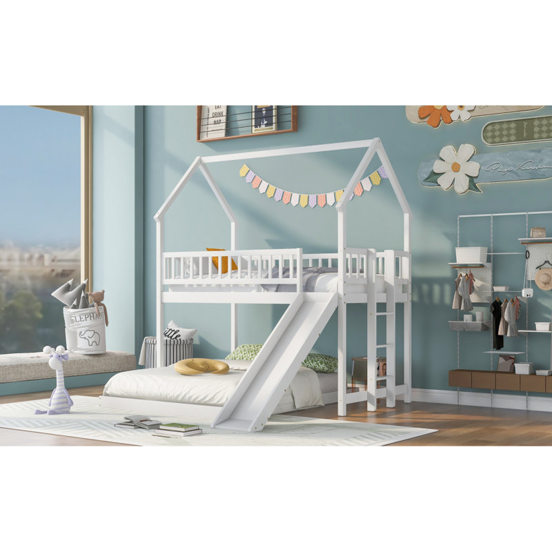 Lit superposé au-dessus d'une maison avec glissade et garde-corps intégré, Blanc