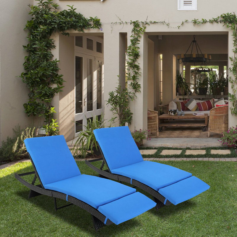 Chaise longue d'extérieur en osier Cotenia, Bleu, Noir
