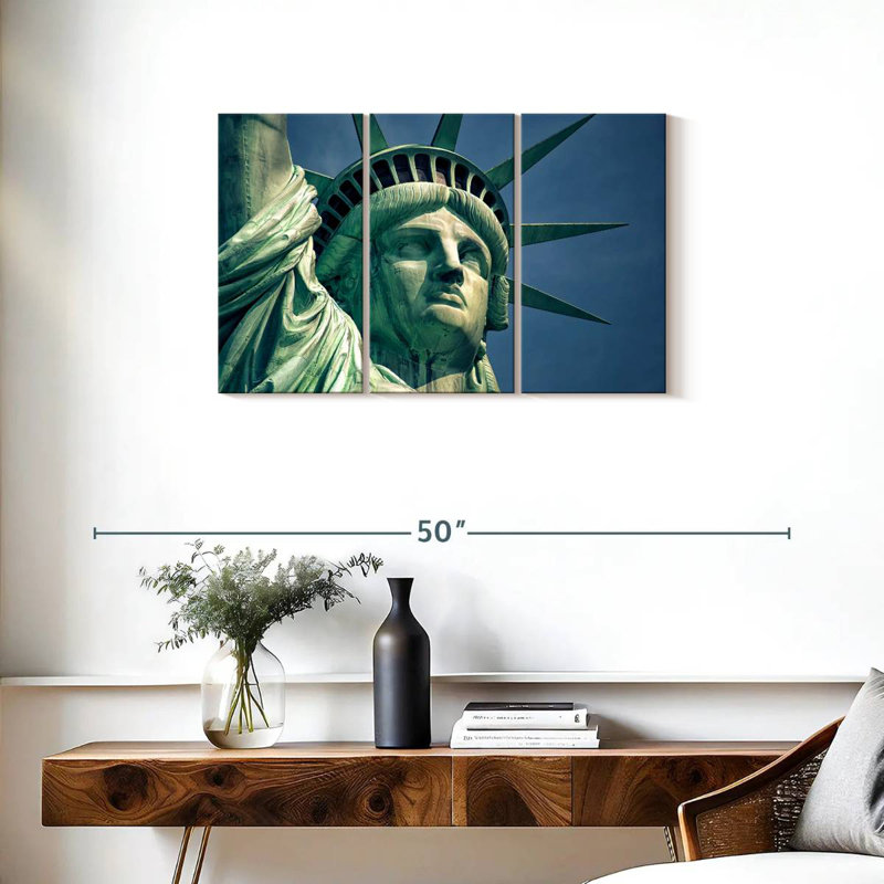 La Statue de la Liberté aux États-Unis, H 20 po x l 33 po