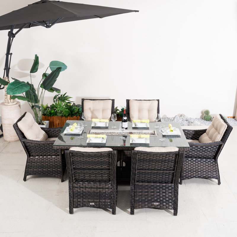 Ensemble de salle à manger de patio en osier pour 6 personnes avec table rectangulaire Aerolyn, coussins inclus