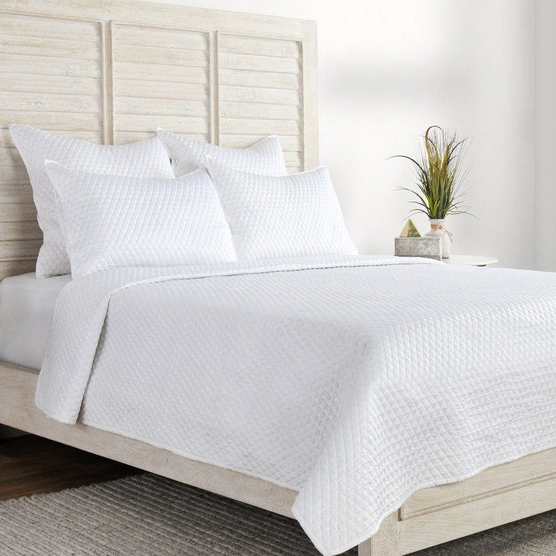 Winthrop Diamond Quilt, White, Queen Quilt