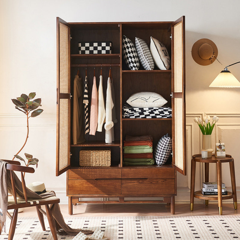 Garde-robe simple en bois massif rétro