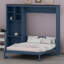 Un lit escamotable avec bureau intégré et armoire de rangement libère de l'espace au sol dans les studios et les chambres d'hôtes.-962883597