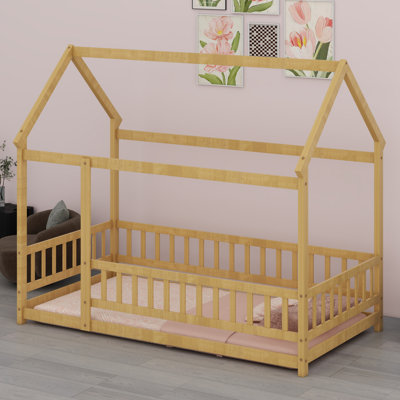 Lit en bois avec structure de toit et garde-corps de sécurité