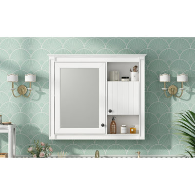 Armoire à pharmacie murale avec miroir et tablettes réglables pour un rangement peu encombrant dans la salle de bain