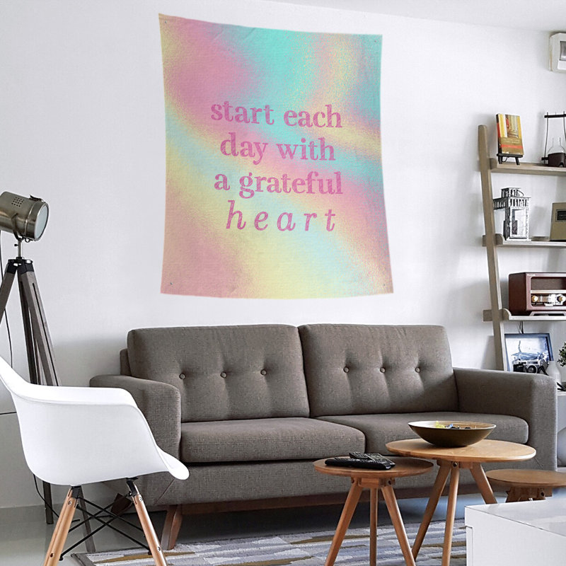Tapisserie citation à l’écriture en polyester, H 104 po x l 88 po, Arc-en-ciel pastel