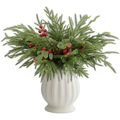 60 branches de pin de Noël de Norfolk avec des tiges de baies rouges, 14 po de verdure artificielle, tiges de pin de Norfolk, de fausses aiguilles de pin à feuillage pour la décoration de guirlandes de bricolage