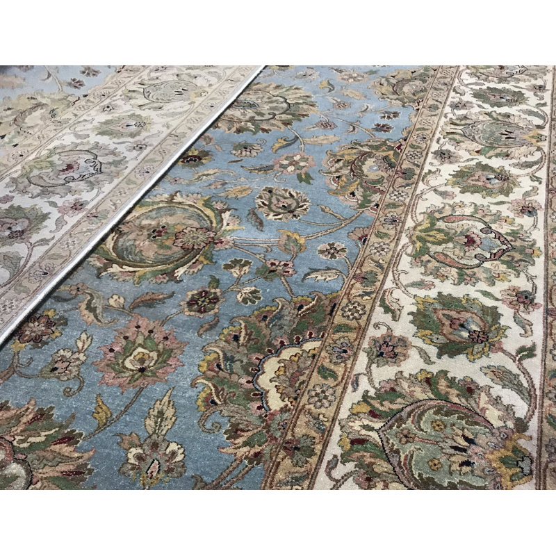 Tapis bleu clair et ivoire noué à la main de haute qualité