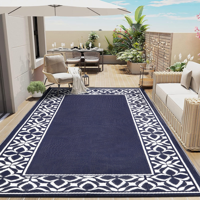 Tapis d'extérieur marocain à bordure florale bleue, Rectangle 6 pi x 9 pi