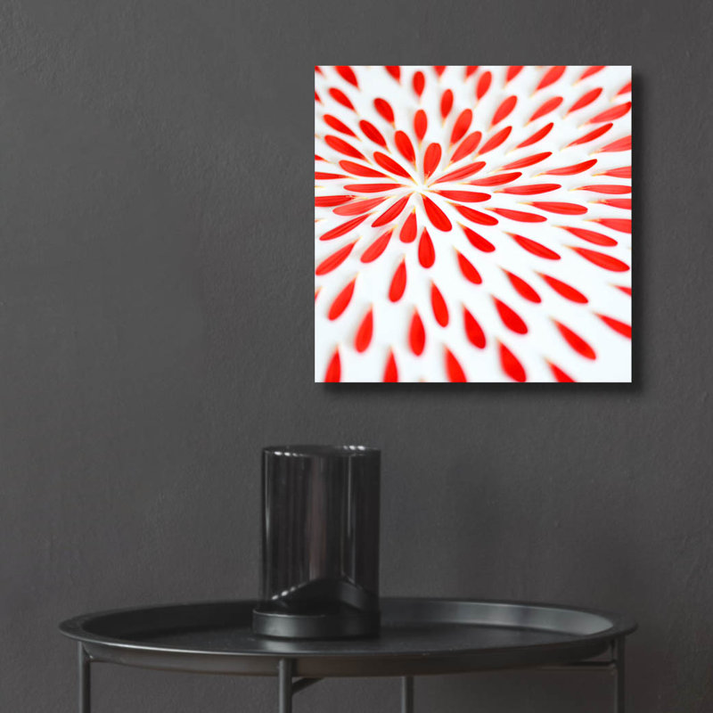 «Red Petals 02» par Tom Quartermaine, H 12 po x l 12 po x P 0,13 po