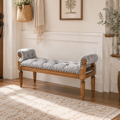 Banc rembourré en bois massif de style Mid-Century, banc de bout de lit avec accoudoirs roulés, repose-pieds capitonné classique avec garniture cloutée, banc de fenêtre pour chambre à coucher, vestibule, placard, gris
