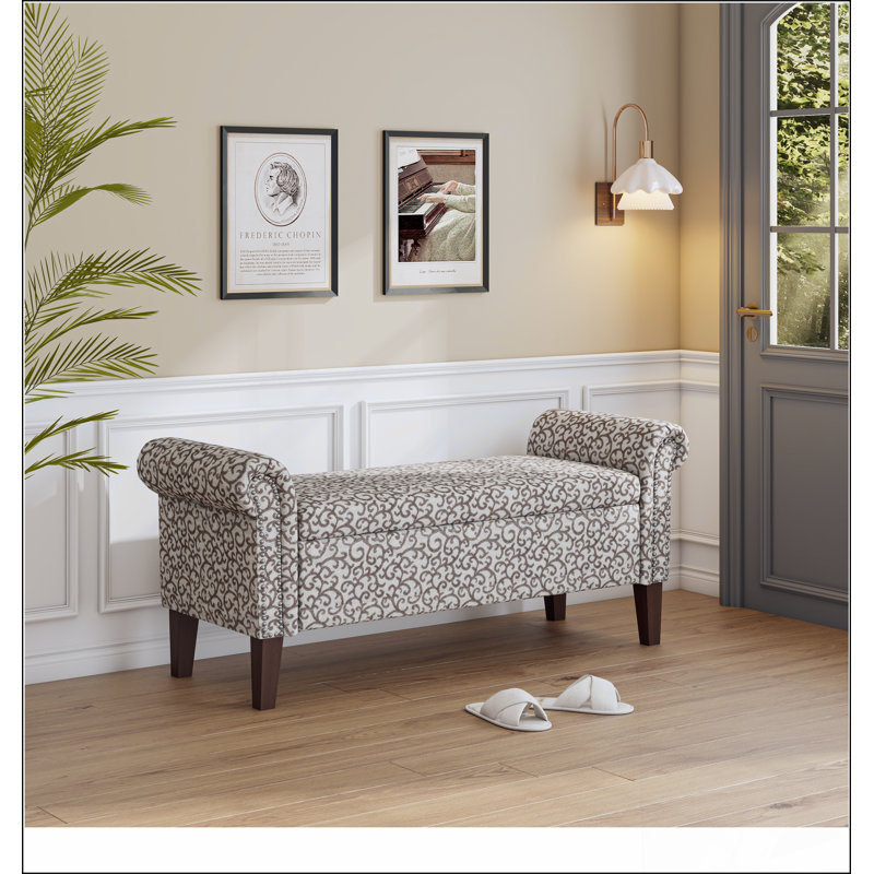 Repose-pieds de rangement Conrad Un choix confortable, de multiples fonctions, un design classique et des coins confortables
