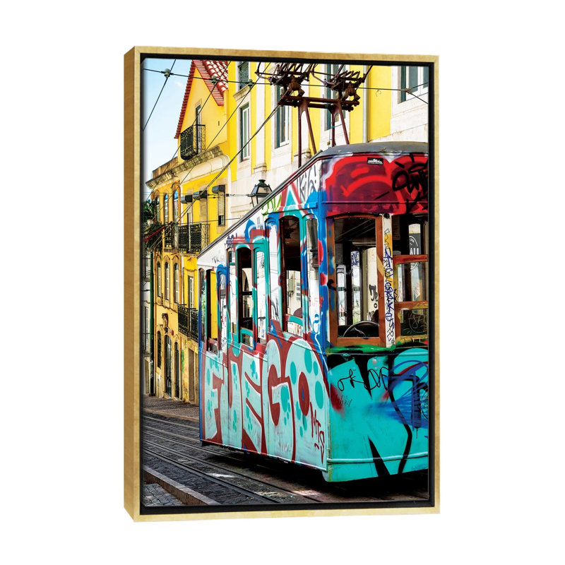 Impression de photo « graffiti tramway Lisbon » par Philippe Hugonnard, H 26 po x l 18 po x 1,5 po, Toile encadrée d'or