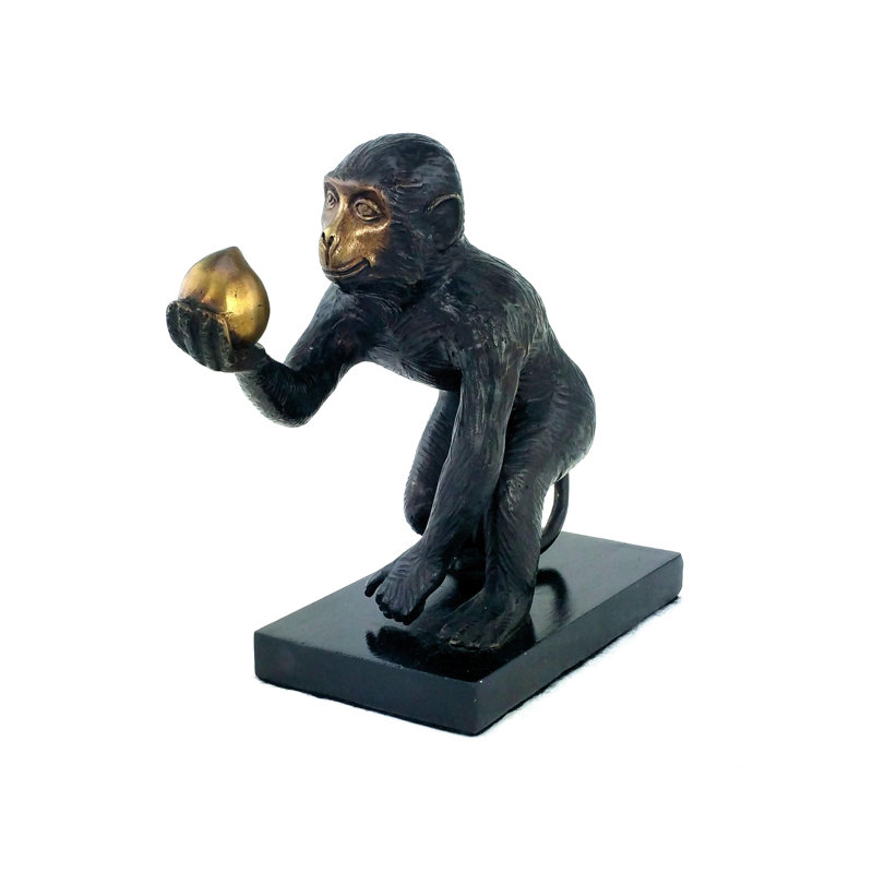 Figurine Pétersbourg tenant une pêche de longévité