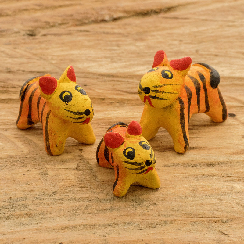 Figurines en céramique fabriquées à la main
