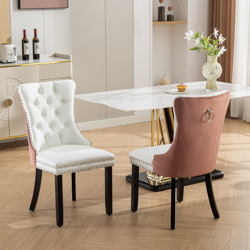 Ensemble de 2 chaises rembourrées avec pieds en bois et garniture cloutée