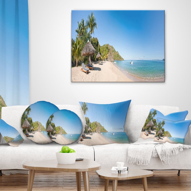 Coussin de mer avec des chaises et des parapluies coussin de mer photo shore shore