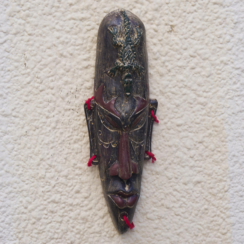 Sculpture masque de lézard Terrible