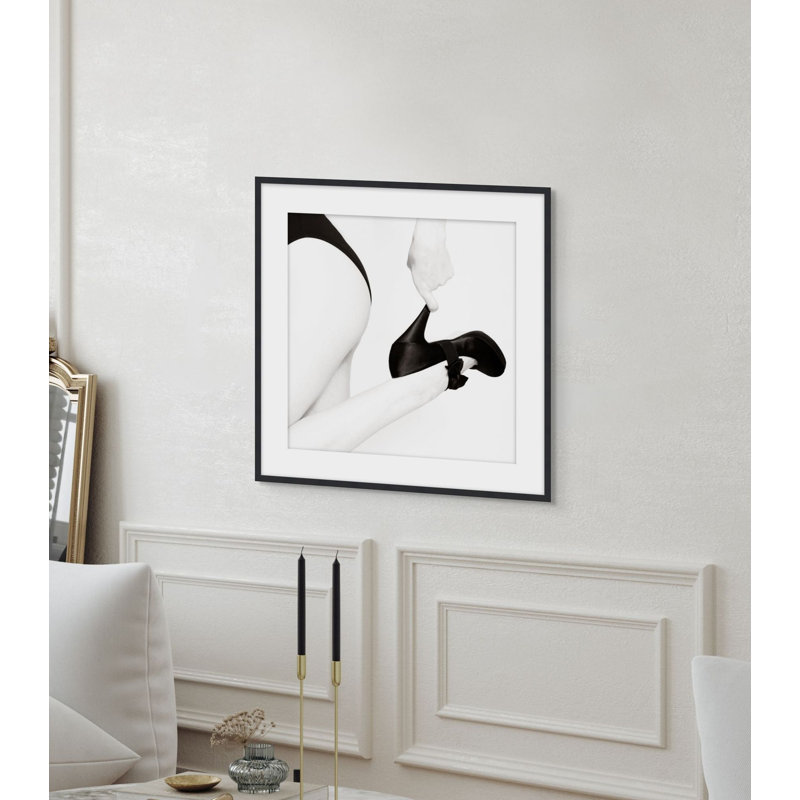 Moda Noire 1 Framed Print, 23.5" H x 23.5" W