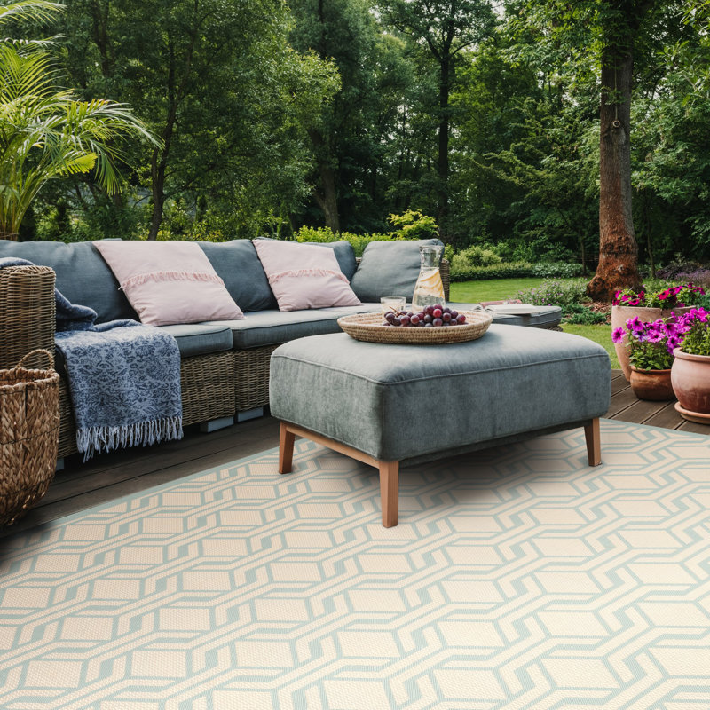 Arneshia Geometric/Beige Indoor / Outdoor Area Rug, Rectangle 4' x 5'7"