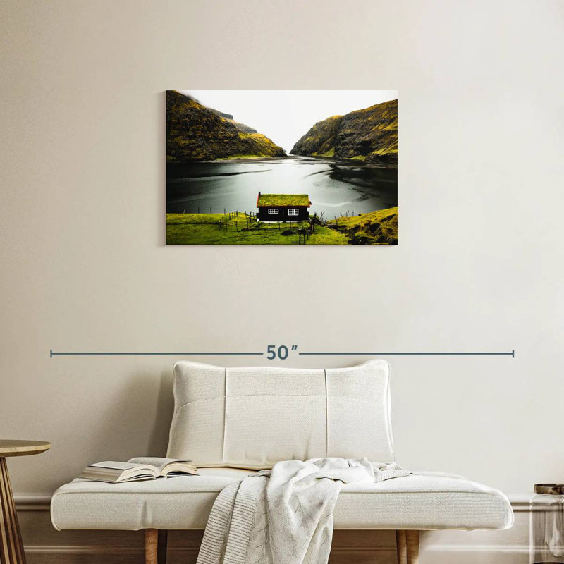 Alvord Faroe Island House, H 20 po x l 30 po