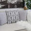 Coussin Gothic Damask Skull - Lin en coton noir et blanc