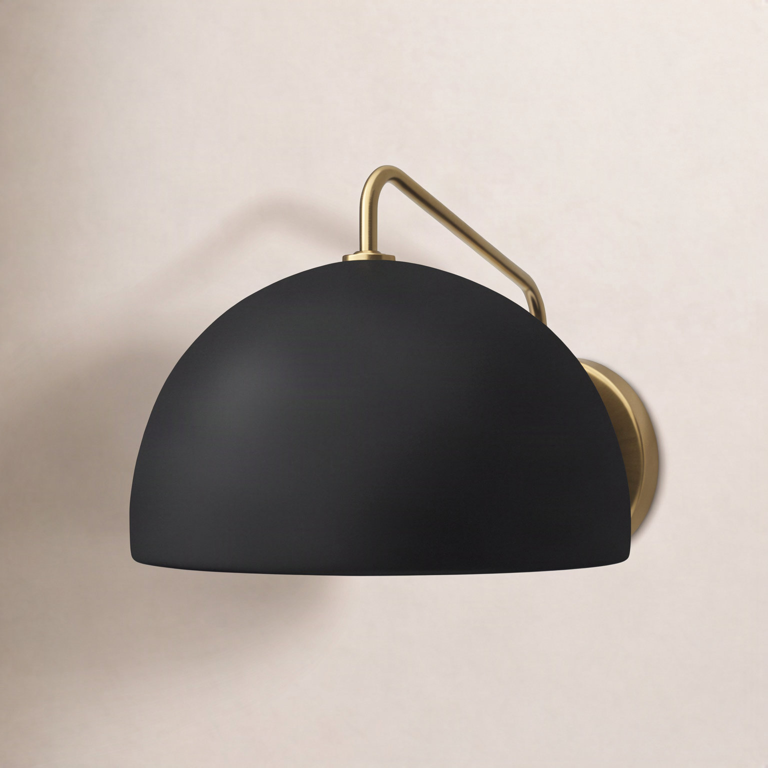 Darrah Single Light Armed Sconce, Matte Black/Natural Brass