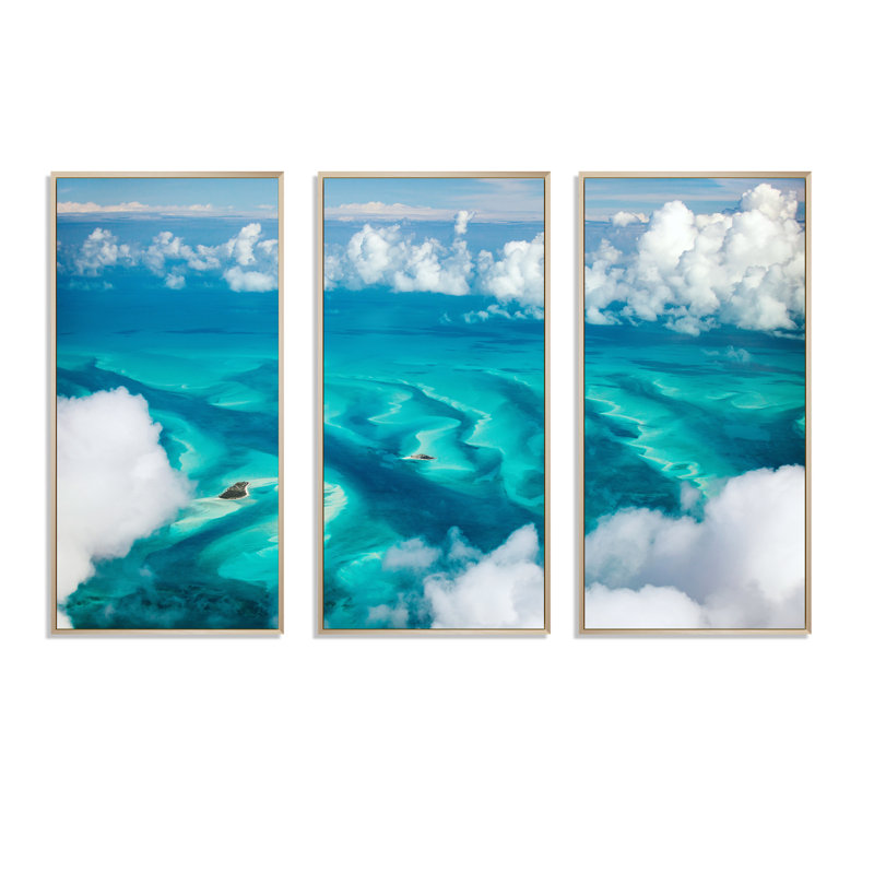 Bahamas Arial View - Ensemble de 3 toiles encadrées nautiques et côtières, H 28 po x l 36 po x P 1 po, Brun