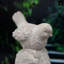 Figurine oiseau assis en ciment Chy