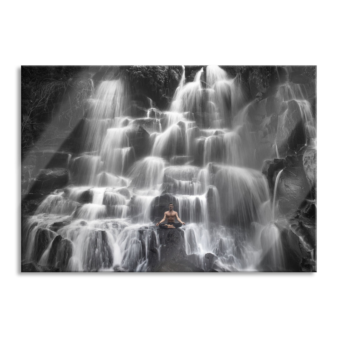 Glasbild Yoga am Wasserfall in Bali