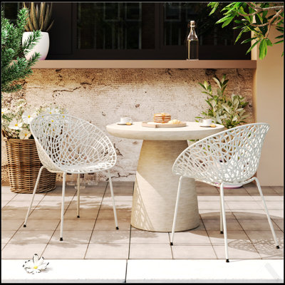 Ensemble de 2 chaises Neiman, de conception ergonomique pour le confort et l'esthétique moderne, idéales pour les salles à manger et les cuisines contemporaines.