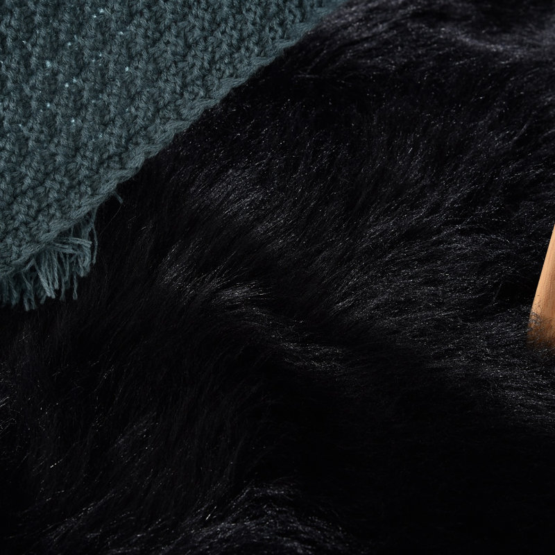 Faux Sheepskin Indoor Rug, Round 10'