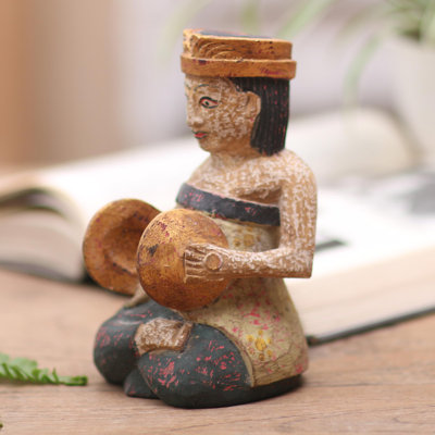 Figurines & Sculptures