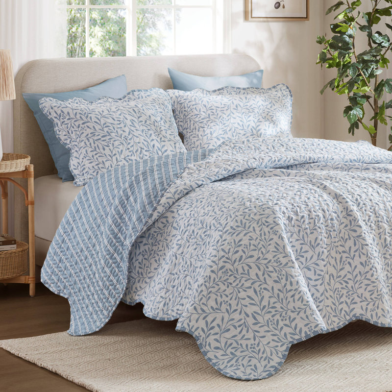 Darcy 3 Piece Print Quilt Set, Blue Floral, King Quilt + 2 King Shams