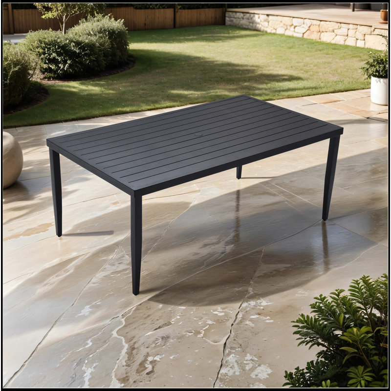 Table de salle à manger d'extérieur rectangulaire en aluminium à deux tons avec pieds fuselés, trou pour parasol et design moderne