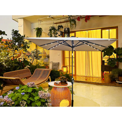 Parasol carré carré pour terrasse 2,5 x 2,5 m, DEL solaire, 8 nervures, manivelle, base croisée, abat-jour de terrasse de jardin, 32 lumières, météo, lumière tamisée pour parasol d'extérieur à DEL 2,5 x 2,5 m