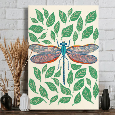 Libellule avec des ailes vibrantes entourées de feuilles vertes, impression sur toile - style linogravure. Peinture moderne, galerie profonde de 1 po, 24 po x 36 po