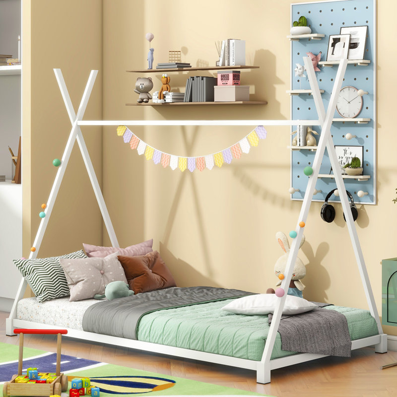 Lit plateforme simple en métal avec structure triangulaire, blanc, Blanc