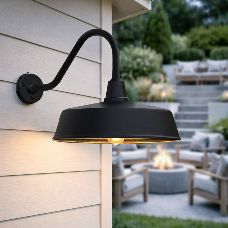 Luminaire de grange murale d'extérieur Bechard Dusk To Dawn, H 18 po x l 18 po x P 28 po, Une lumière