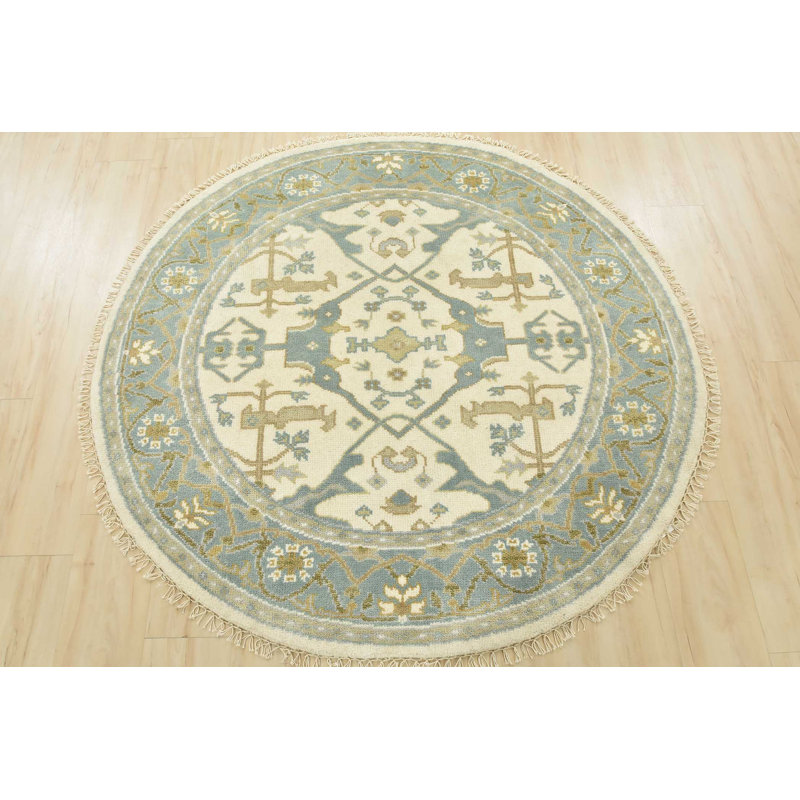 Tapis blanc unique de 4 pi 11 po x 5 pi 1 po