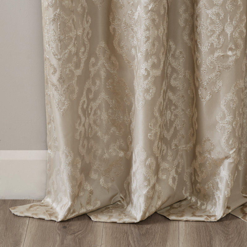 Panneau de rideau simple occultant et isolant à motif damassé avec œillets Mirage, l 50 po x L 108 po, Champagne